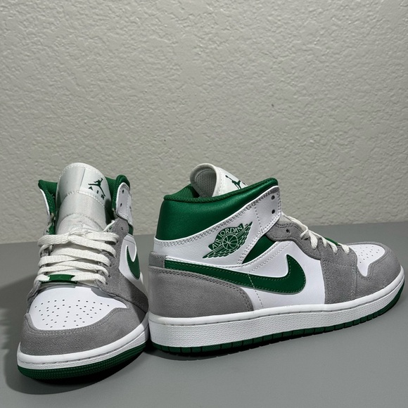 Jordan 1 Mid Sneakers Pine Green, White Size Men’s US 7 BRAND NEW!!! 💯Authentic - Picture 5 of 9